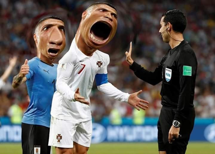 Ronaldo há to mồm đòi penalty