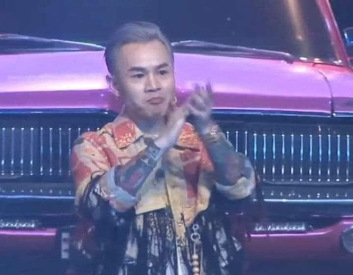 BinZ vỗ tay thán phục trong game show Rap Việt
