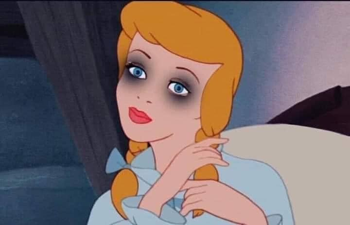 Công chúa hoạt hình mắt thâm quầng vì thức đêm hóng drama