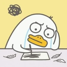 Duck Duck buồn bã khóc trên bàn giấy