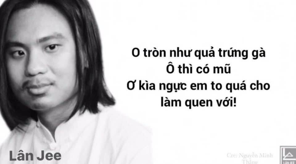 O tròn như quả trứng gà. Ơ kìa ngực em to quá cho làm quen với!